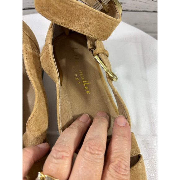 Women's Bettye Muller Tan Suede Gold Buckle Sandals Size 7.5 - Picture 5 of 8